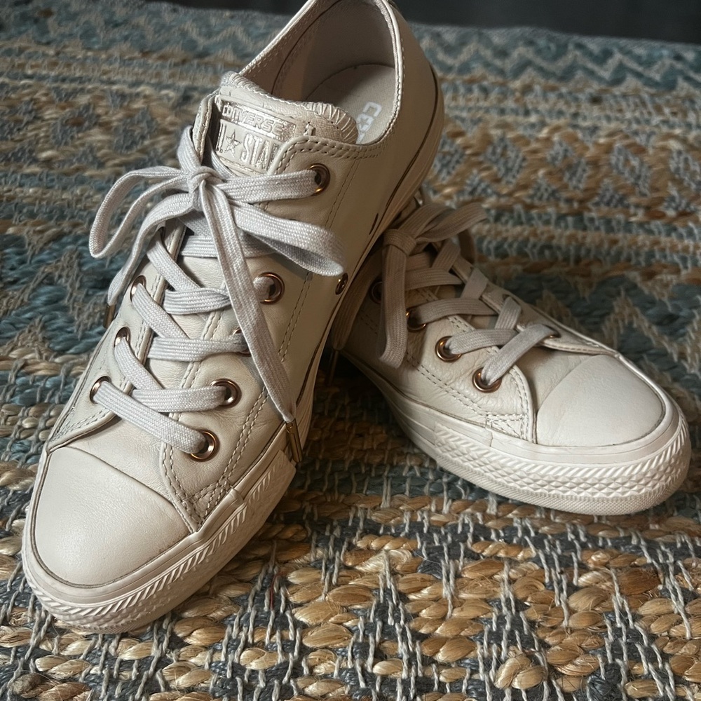 Converse Women's Off-White Sneakers